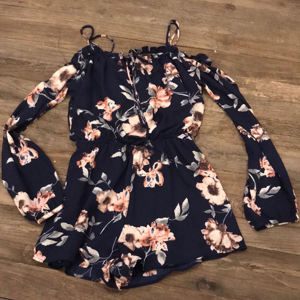 Long sleeve romper peep shoulder floral